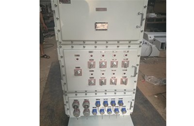 如何根據(jù)實(shí)際的環(huán)境因素選擇合適的防爆控制柜呢?